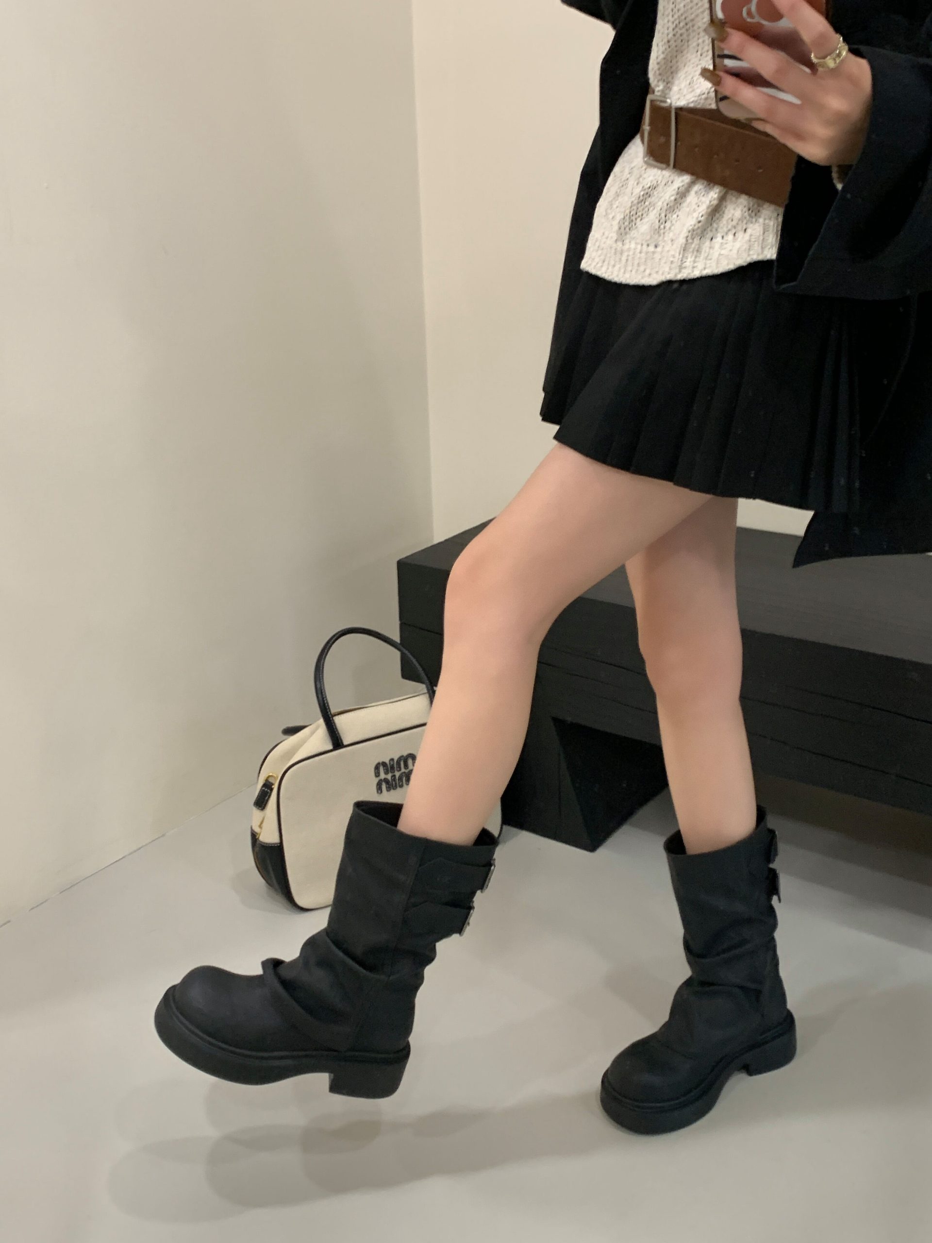 2025 New Chunky Round Toe Boots for Women Sizes 35-40 - Image 4