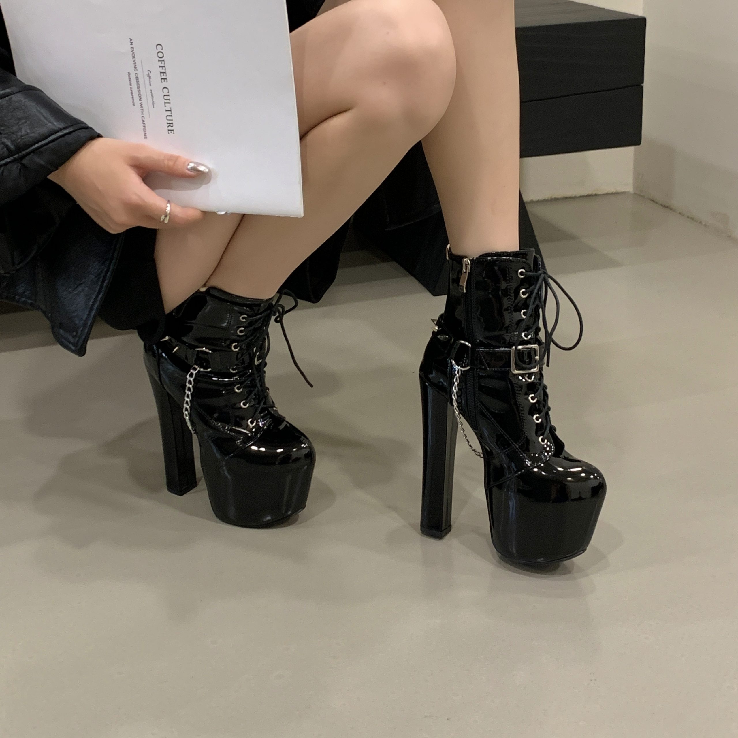 2026 New Runway Stage Chunky Heel Platform Women's Boots 35-45 Sizes Large Size Patent Leather - Image 4